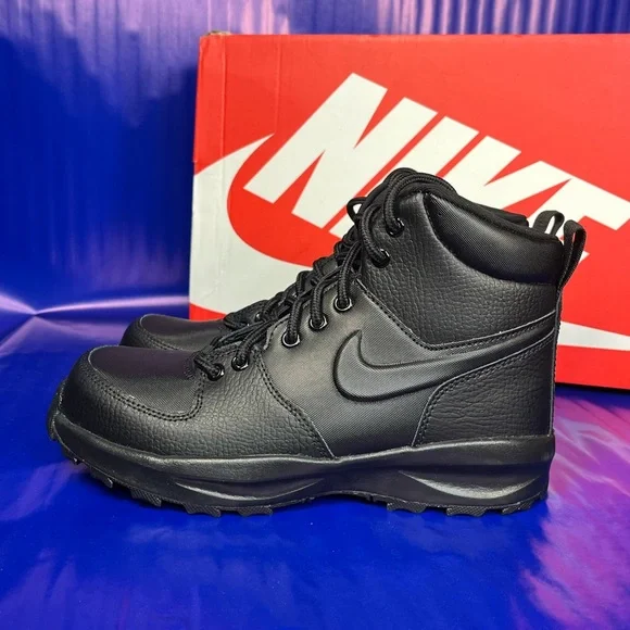 🆕 Nike Manoa Boot LTR Youth Size 4Y Women’s Size 5.5 Triple Black Fast Shipping - Picture 1 of 7